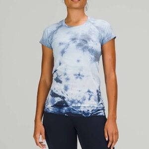 Lululemon Swiftly Tech Short Sleeve Shirt 2.0
Shibori Stripe True Navy size 2